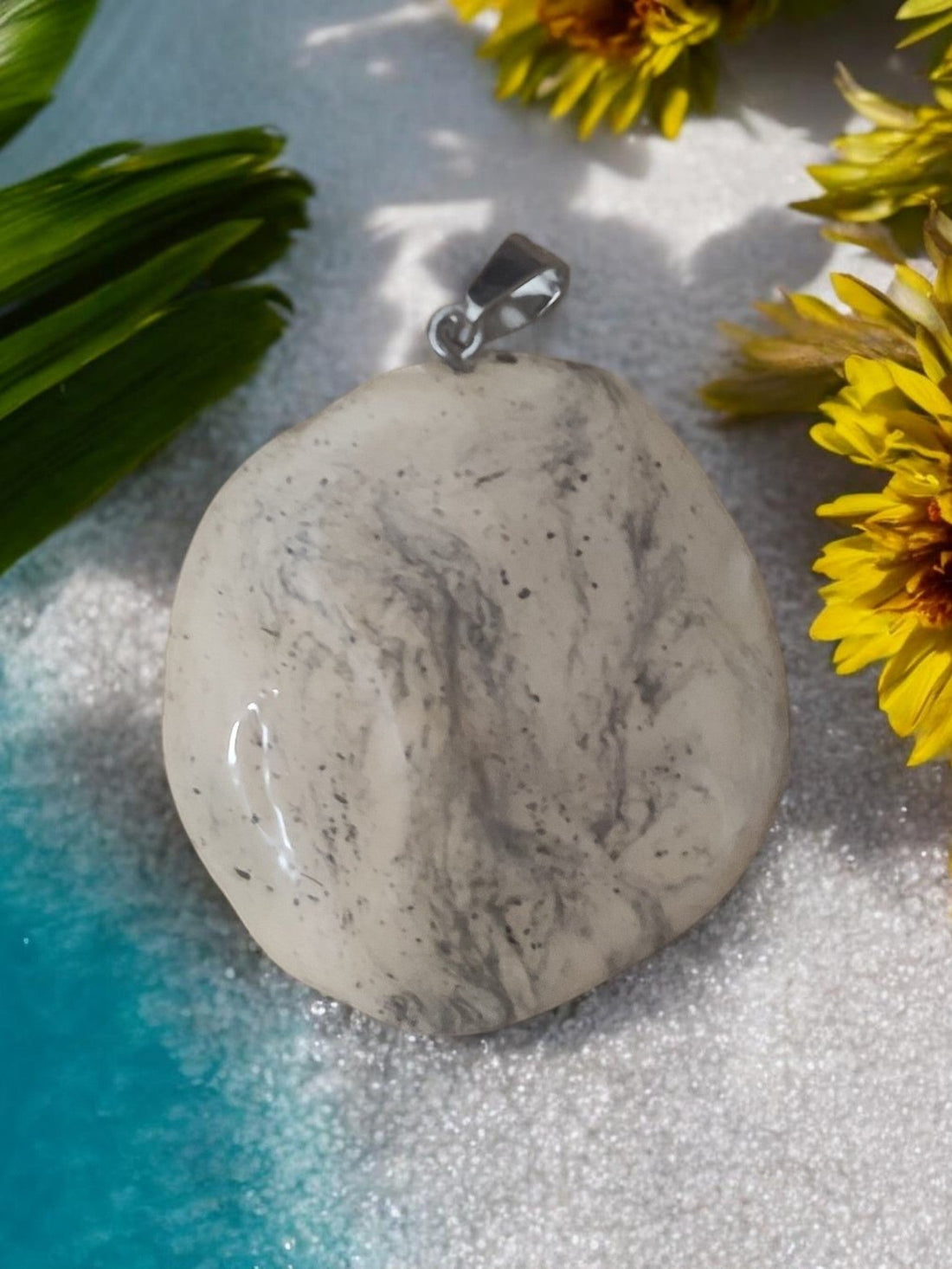 Marbel Stone Anhänger im Mode Lifestyle Guide: Entdecke den handgemachten Schmucktrend Blog