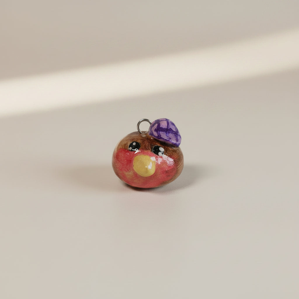 3D Anhänger Handmade „Rotkelchen mit Hut“ – Schmuck Unikat