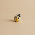 3D Anhänger Handmade „Krähe mit Zauberhut“ – Schmuck Unikat