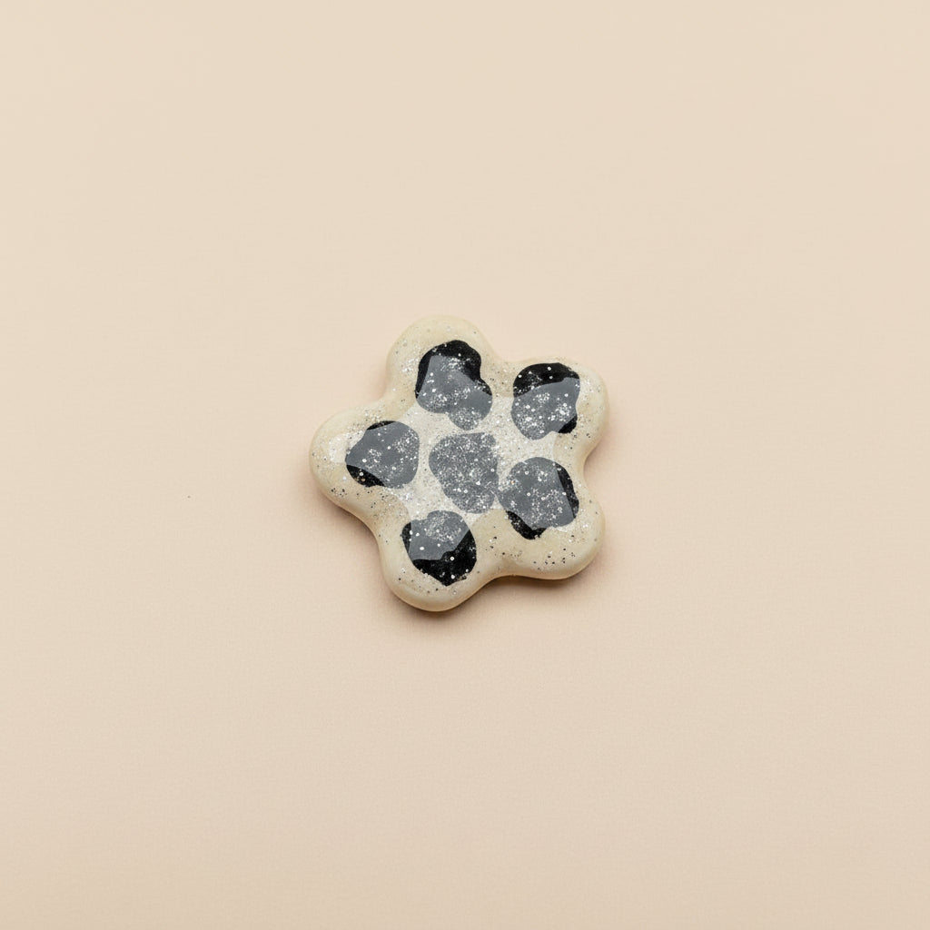 Mini Pin Handmade „Blume“ – Florale Anstecknadel Unikat