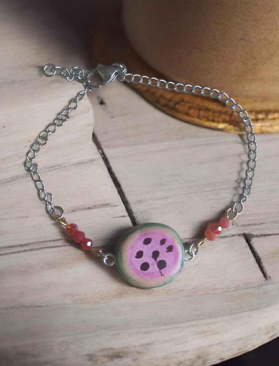 Handbemaltes Armband mit Wassermelonen-Motiv, Acrylfarben, Perlen, einzigartiger Schmuckanhänger