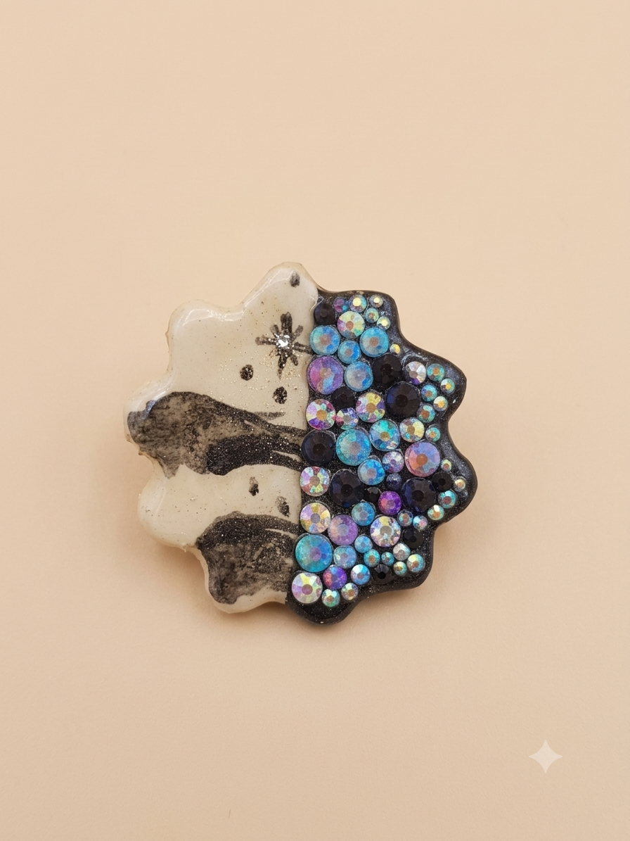 Pin Groß Handmade "Schleierwolkenglanz"