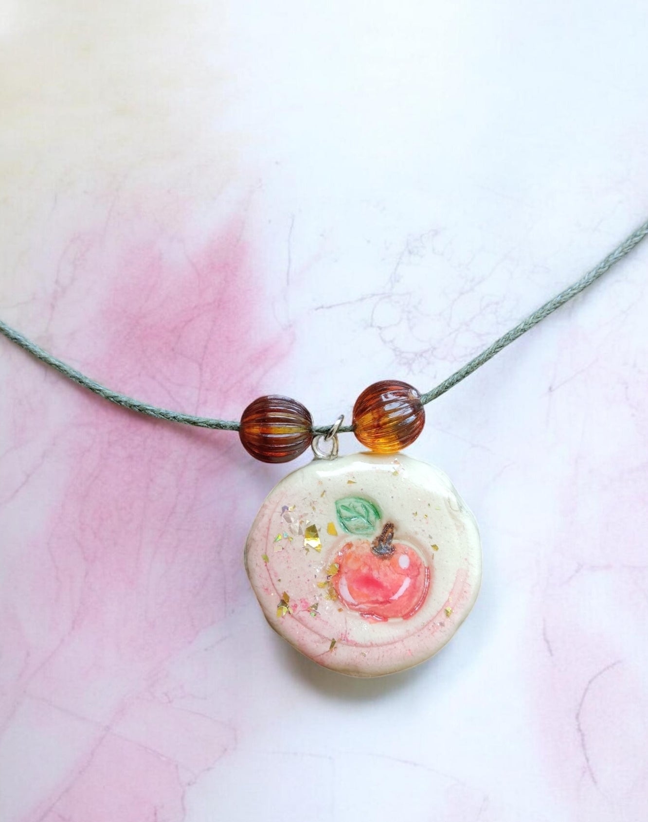 Feine Halskette Handmade " Schneewittchen"