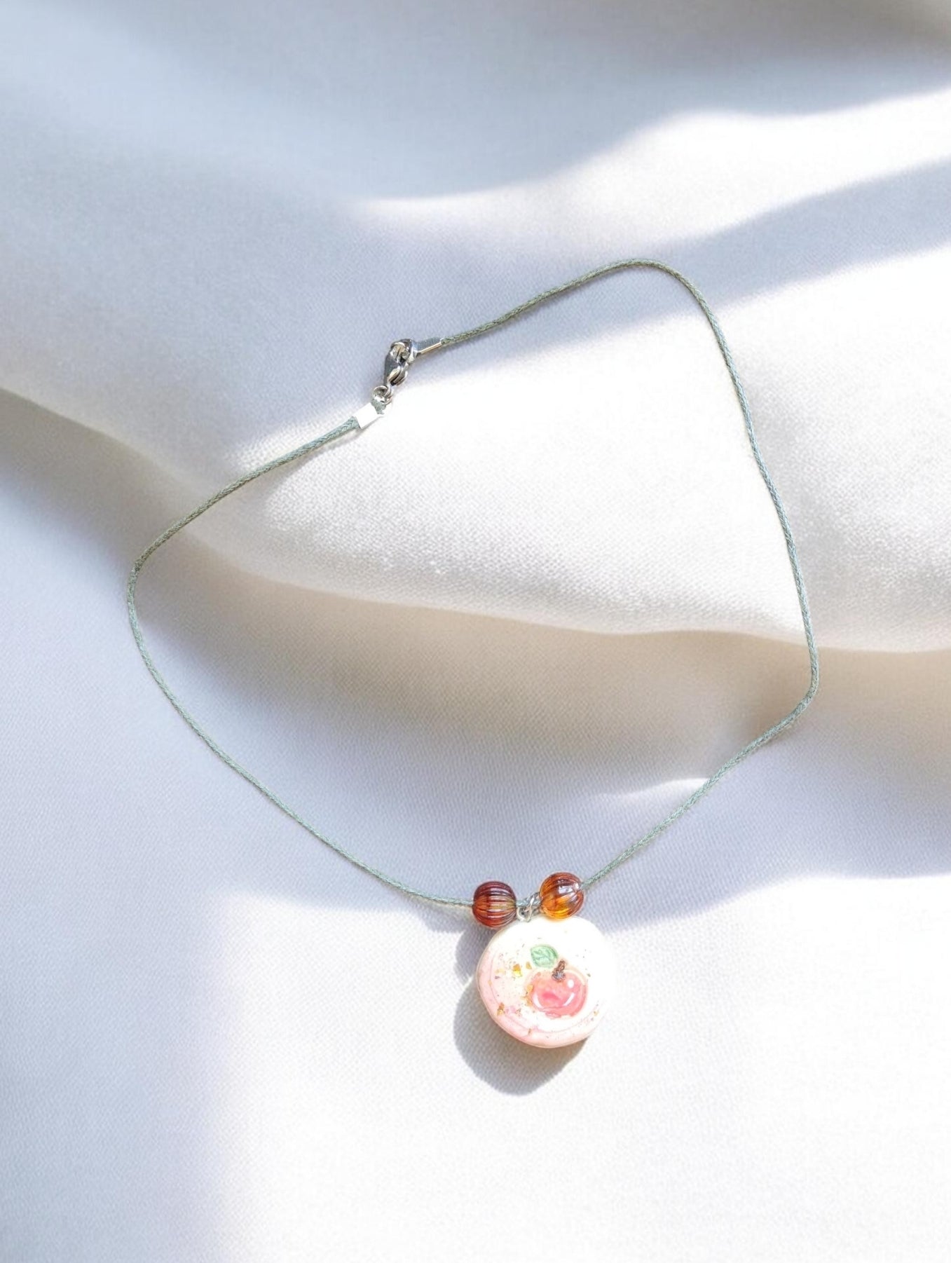 Feine Halskette Handmade " Schneewittchen"