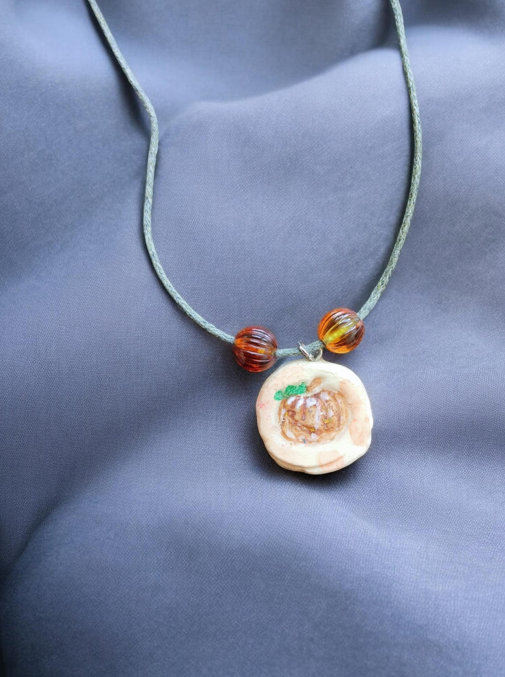 Feine Halskette Handmade " Kürbis 1"